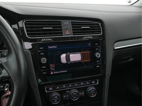Volkswagen Golf 1.6 TDI R-Line Highline Business Aut. *PANO | MICROFIBRE | ADAPTIVE-CRUISE | DIGI-COCKPIT | HEATED-SPORTSEATS | PRIVACY-GLASS | NAVI-FULLMAP | ECC | PARKPILOT | 18''ALU*