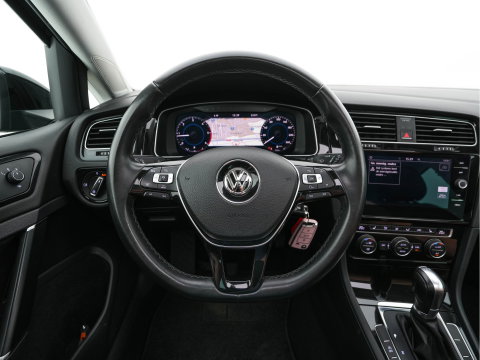 Volkswagen Golf 1.6 TDI R-Line Highline Business Aut. *PANO | MICROFIBRE | ADAPTIVE-CRUISE | DIGI-COCKPIT | HEATED-SPORTSEATS | PRIVACY-GLASS | NAVI-FULLMAP | ECC | PARKPILOT | 18''ALU*