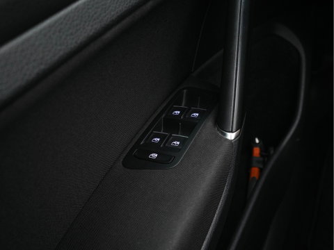 Volkswagen Golf 1.6 TDI R-Line Highline Business Aut. *PANO | MICROFIBRE | ADAPTIVE-CRUISE | DIGI-COCKPIT | HEATED-SPORTSEATS | PRIVACY-GLASS | NAVI-FULLMAP | ECC | PARKPILOT | 18''ALU*