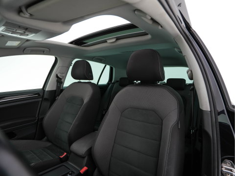 Volkswagen Golf 1.6 TDI R-Line Highline Business Aut. *PANO | MICROFIBRE | ADAPTIVE-CRUISE | DIGI-COCKPIT | HEATED-SPORTSEATS | PRIVACY-GLASS | NAVI-FULLMAP | ECC | PARKPILOT | 18''ALU*