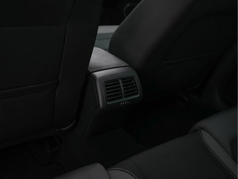 Volkswagen Golf 1.6 TDI R-Line Highline Business Aut. *PANO | MICROFIBRE | ADAPTIVE-CRUISE | DIGI-COCKPIT | HEATED-SPORTSEATS | PRIVACY-GLASS | NAVI-FULLMAP | ECC | PARKPILOT | 18''ALU*