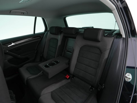 Volkswagen Golf 1.6 TDI R-Line Highline Business Aut. *PANO | MICROFIBRE | ADAPTIVE-CRUISE | DIGI-COCKPIT | HEATED-SPORTSEATS | PRIVACY-GLASS | NAVI-FULLMAP | ECC | PARKPILOT | 18''ALU*
