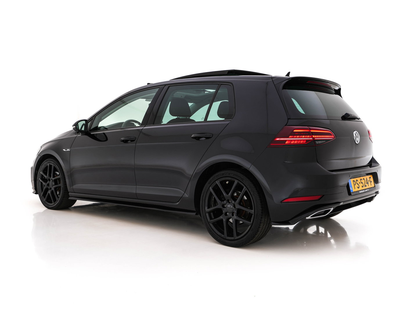Volkswagen Golf 1.6 TDI R-Line Highline Business Aut. *PANO | MICROFIBRE | ADAPTIVE-CRUISE | DIGI-COCKPIT | HEATED-SPORTSEATS | PRIVACY-GLASS | NAVI-FULLMAP | ECC | PARKPILOT | 18''ALU*
