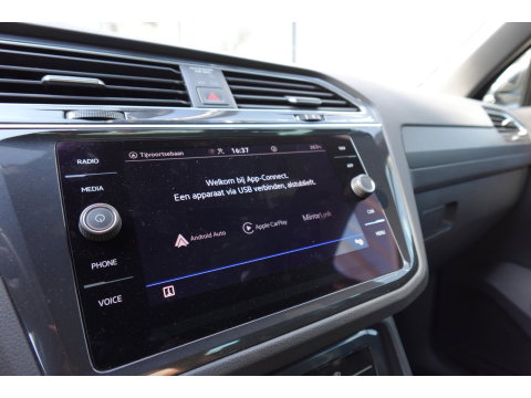Volkswagen Tiguan 1.5 TSI R-Line PANO KEYLESS CAM