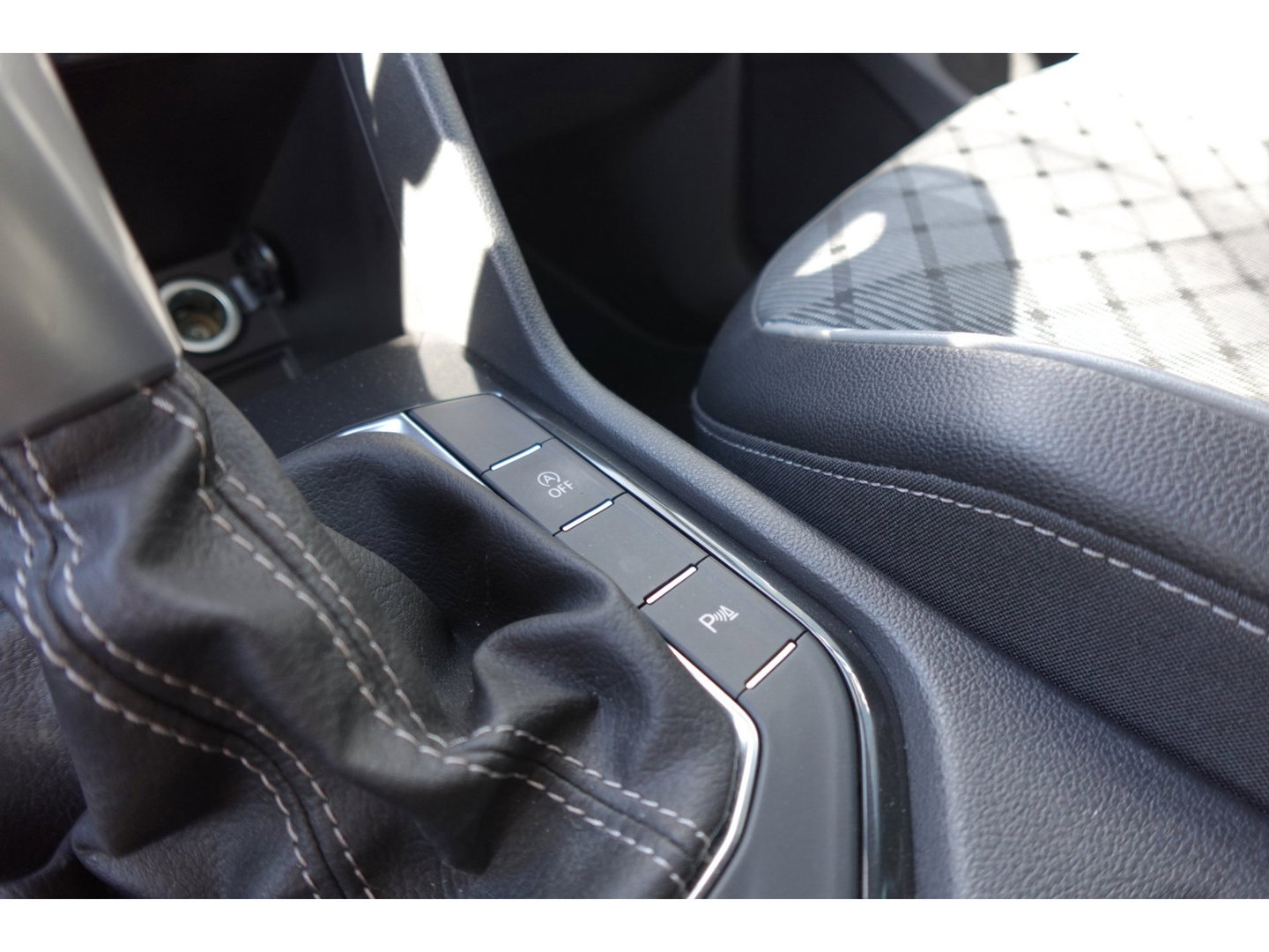 Volkswagen Tiguan 1.5 TSI R-Line PANO KEYLESS CAM