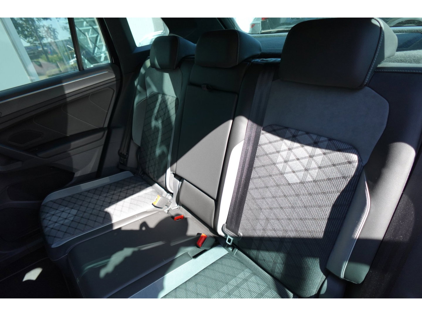 Volkswagen Tiguan 1.5 TSI R-Line PANO KEYLESS CAM