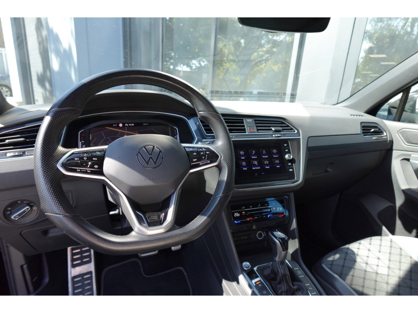 Volkswagen Tiguan 1.5 TSI R-Line PANO KEYLESS CAM