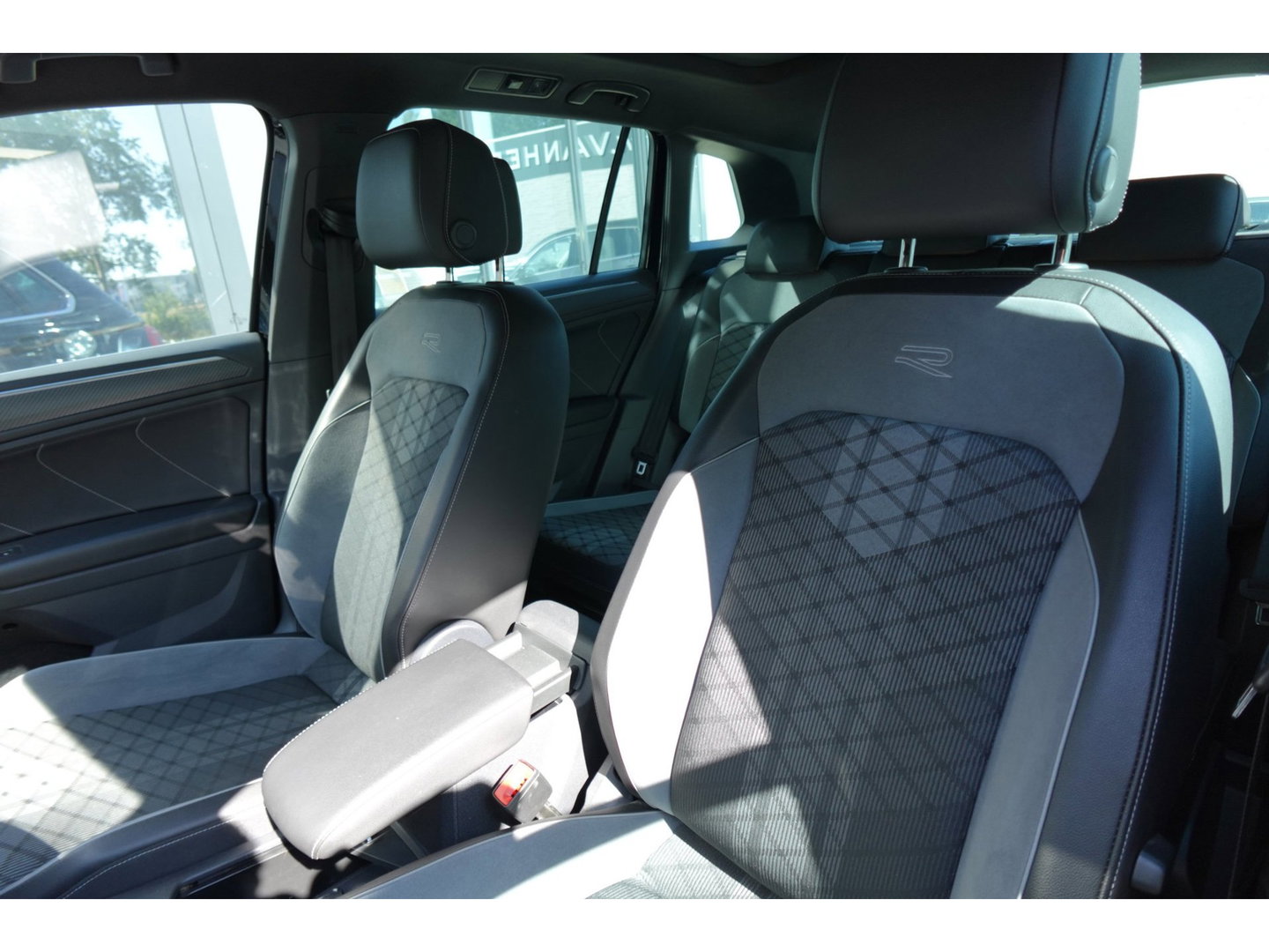 Volkswagen Tiguan 1.5 TSI R-Line PANO KEYLESS CAM