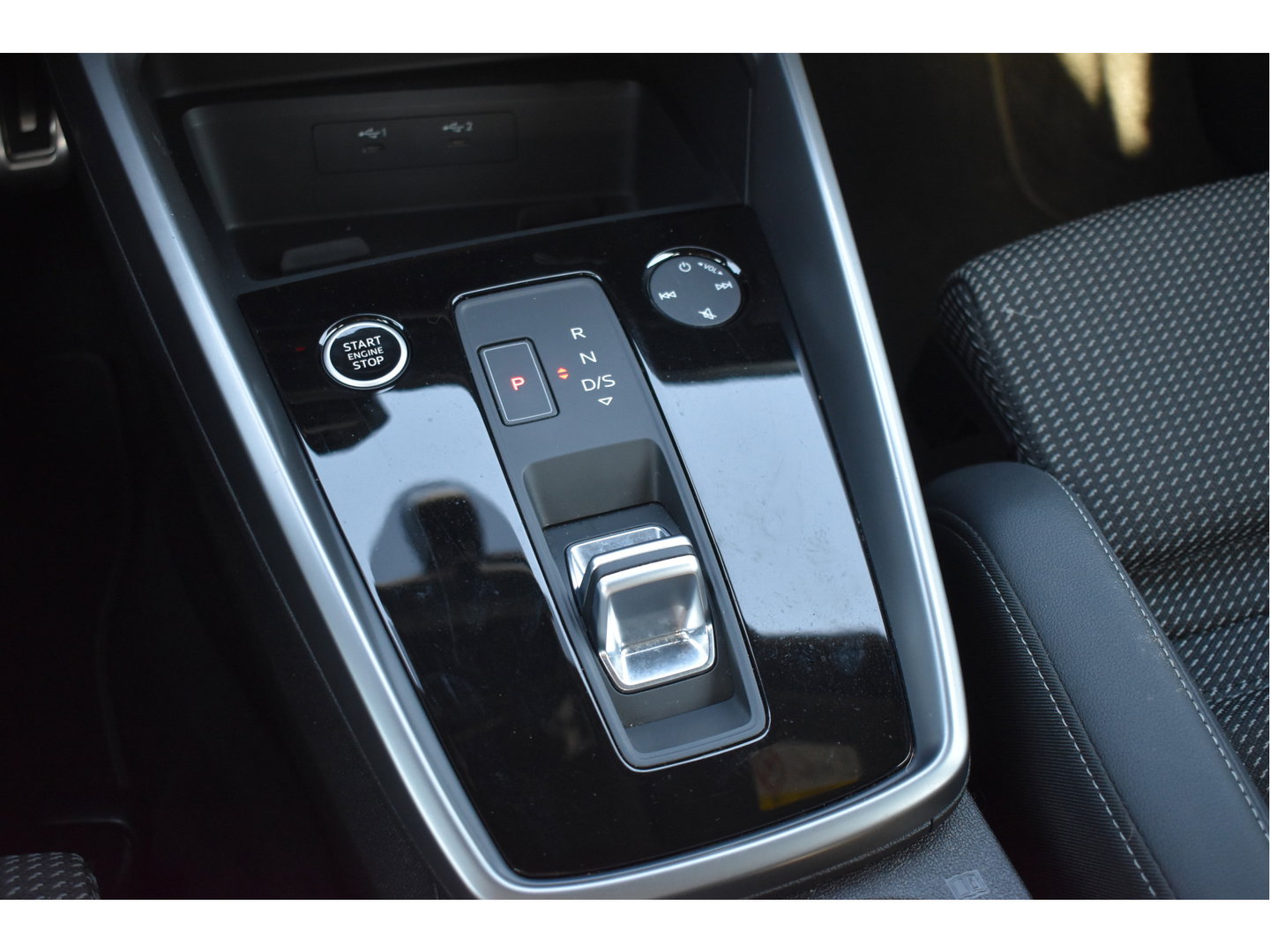 Audi A3 Sportback 35 TFSI edition one 3x S-Line 150pk | Stoelverwarming | Camera | Virtual Cockpit | DAB | Carplay/Android | Full LED