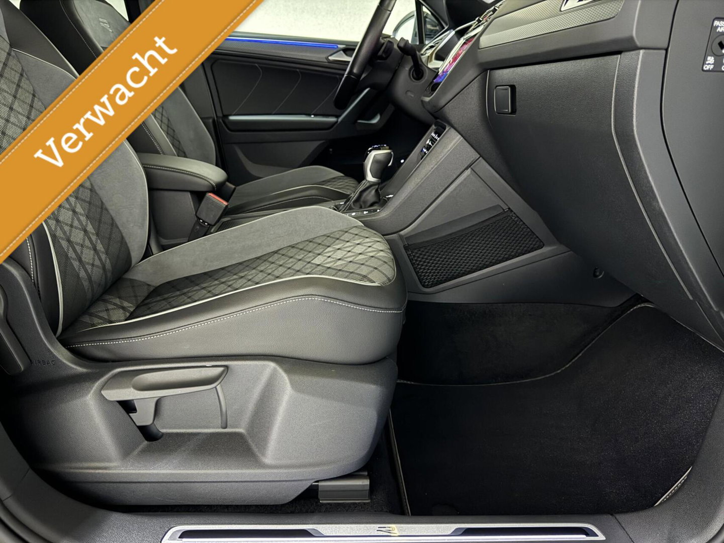 Volkswagen Tiguan 1.4 TSI eHybrid Black Style R-Line Pano Sfeer Camera NAP