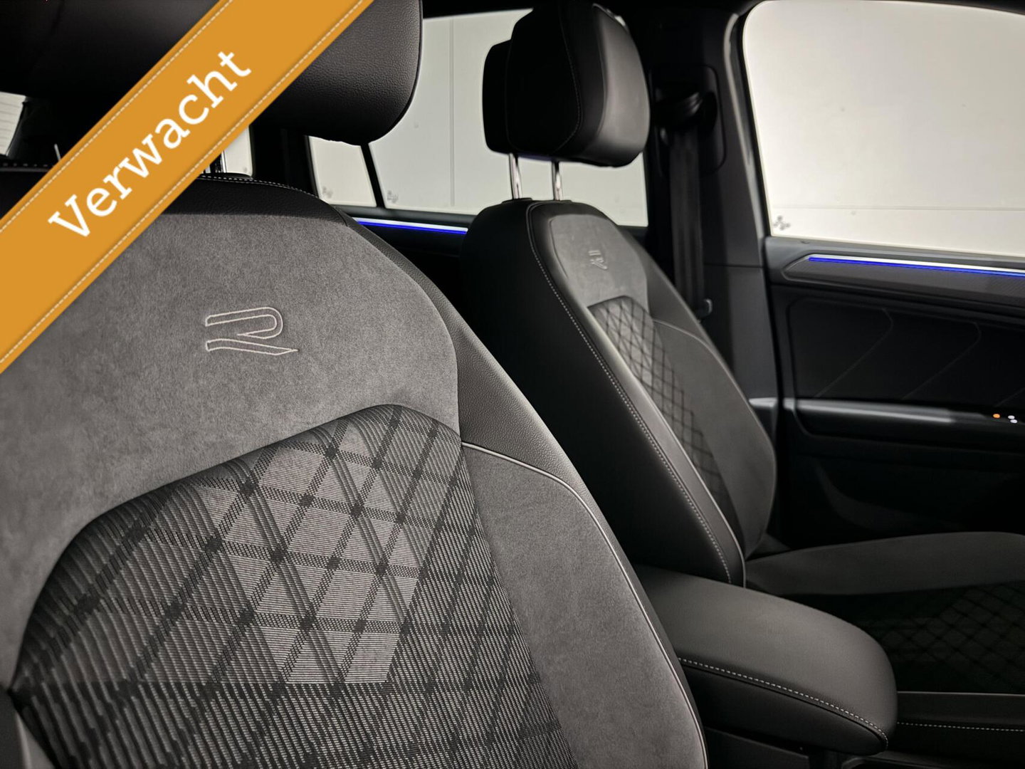 Volkswagen Tiguan 1.4 TSI eHybrid Black Style R-Line Pano Sfeer Camera NAP