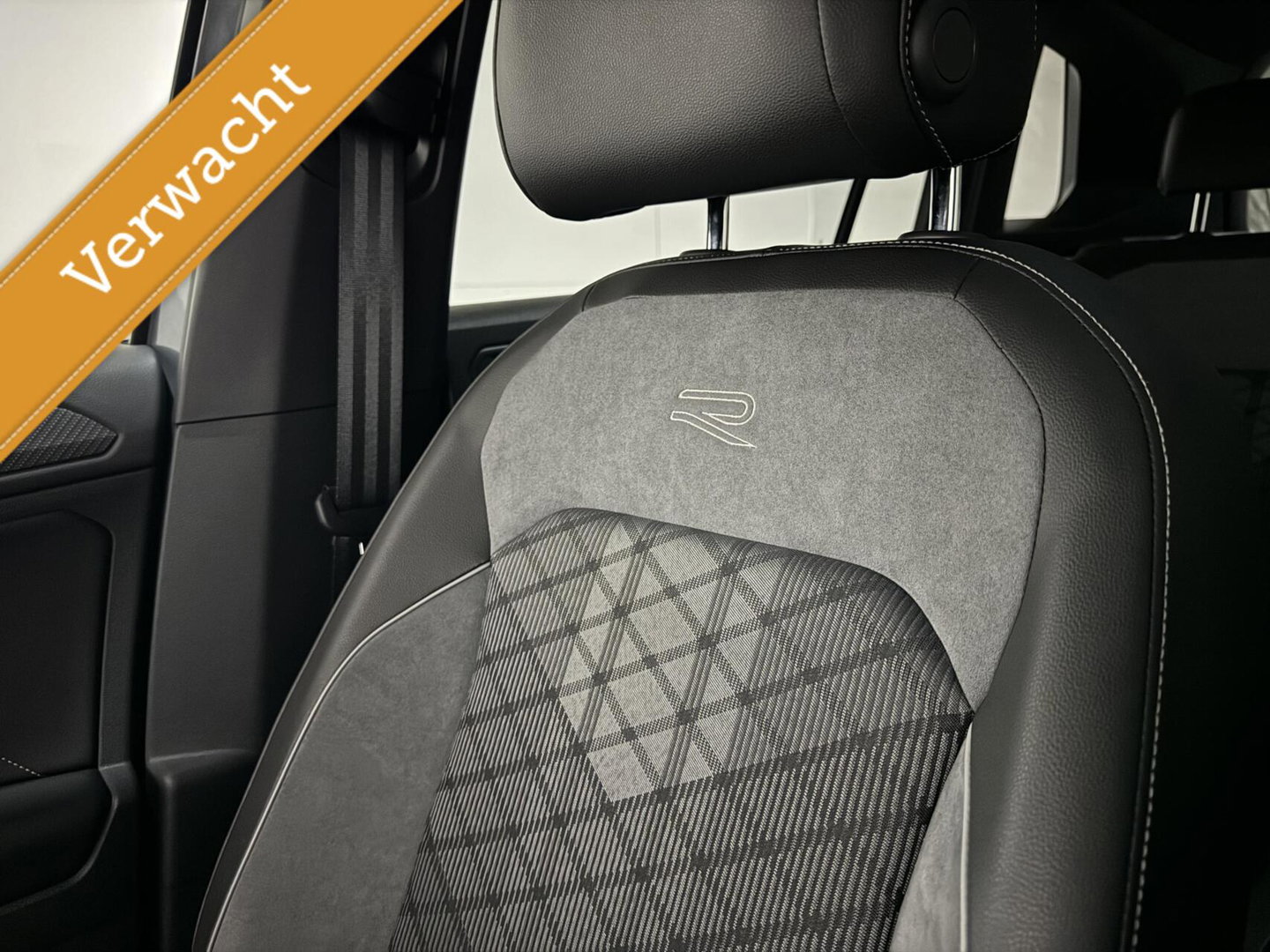 Volkswagen Tiguan 1.4 TSI eHybrid Black Style R-Line Pano Sfeer Camera NAP