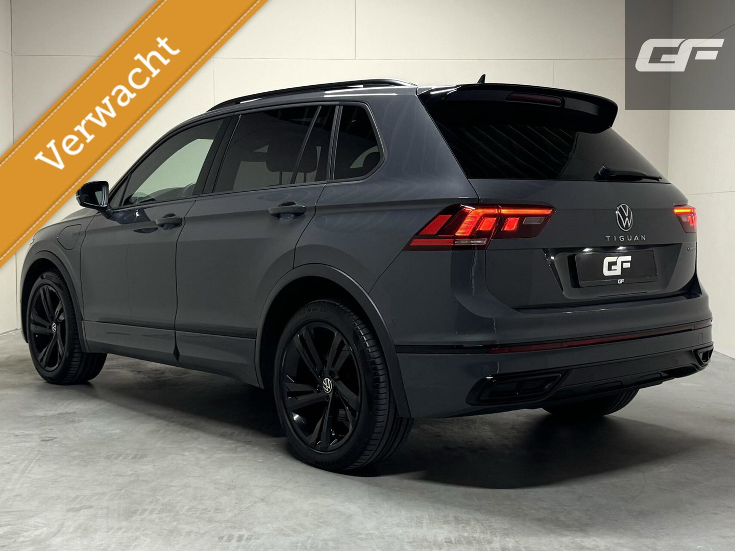 Volkswagen Tiguan 1.4 TSI eHybrid Black Style R-Line Pano Sfeer Camera NAP