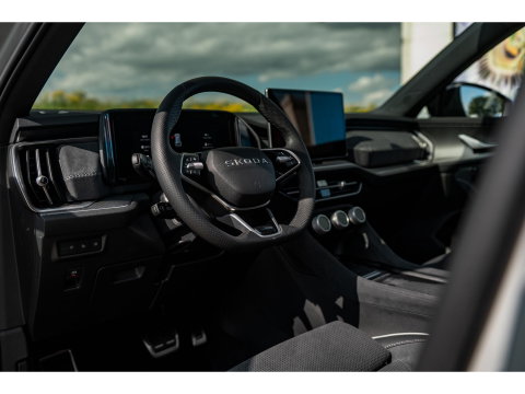 Škoda Kodiaq 1.5 TSI PHEV Sportline | PANO | TREKHAAK | 20" VELGEN | STEEL GREY