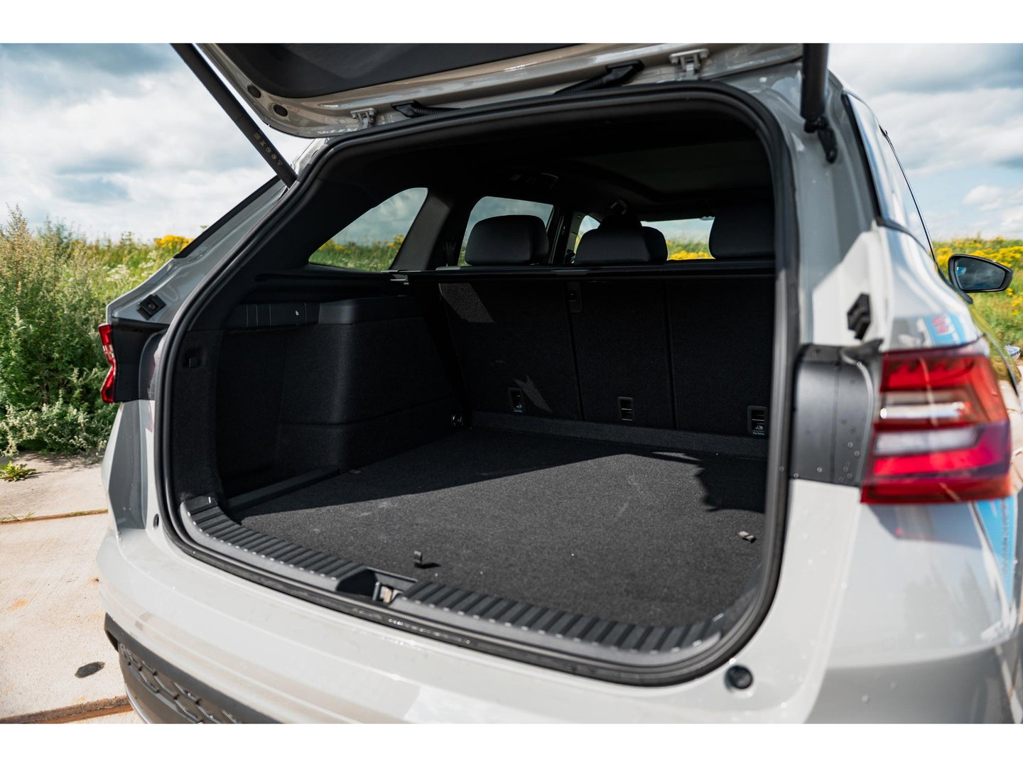 Škoda Kodiaq 1.5 TSI PHEV Sportline | PANO | TREKHAAK | 20" VELGEN | STEEL GREY