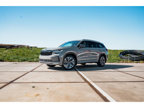 Škoda Kodiaq 1.5 TSI PHEV Sportline | PANO | TREKHAAK | 20" VELGEN | STEEL GREY