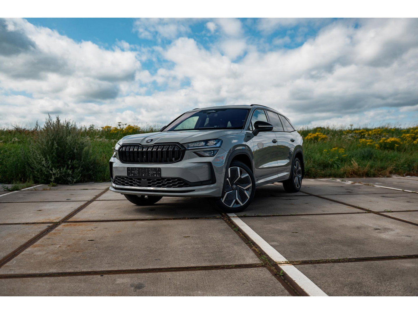 Škoda Kodiaq 1.5 TSI PHEV Sportline | PANO | TREKHAAK | 20" VELGEN | STEEL GREY