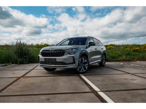 Škoda Kodiaq 1.5 TSI PHEV Sportline | PANO | TREKHAAK | 20" VELGEN | STEEL GREY