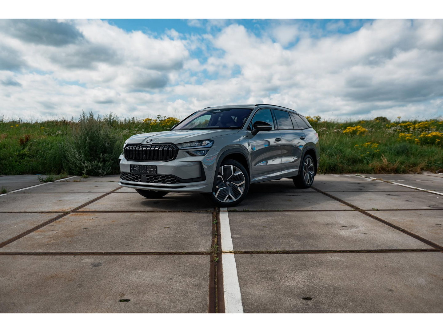 Škoda Kodiaq 1.5 TSI PHEV Sportline | PANO | TREKHAAK | 20" VELGEN | STEEL GREY
