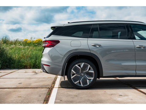 Škoda Kodiaq 1.5 TSI PHEV Sportline | PANO | TREKHAAK | 20" VELGEN | STEEL GREY