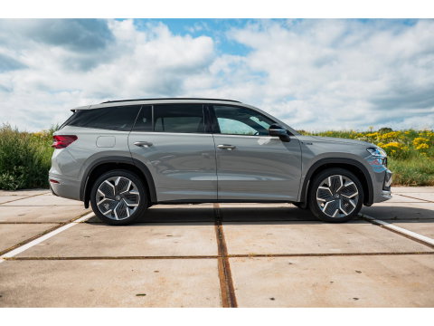 Škoda Kodiaq 1.5 TSI PHEV Sportline | PANO | TREKHAAK | 20" VELGEN | STEEL GREY