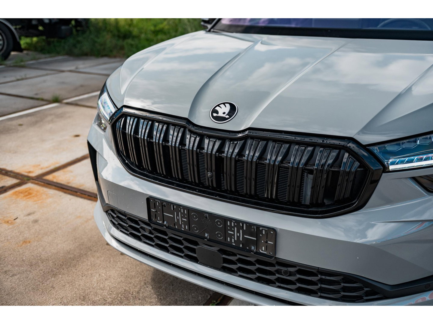 Škoda Kodiaq 1.5 TSI PHEV Sportline | PANO | TREKHAAK | 20" VELGEN | STEEL GREY
