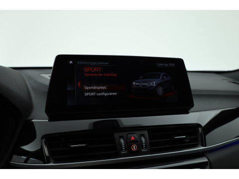 BMW X2 xDrive20i M sport | High Executive | Rijklaar!! | HUD | Cruise | Navi + Apple CarPlay | Camera | Stoelverw. | Elek. Achterklep