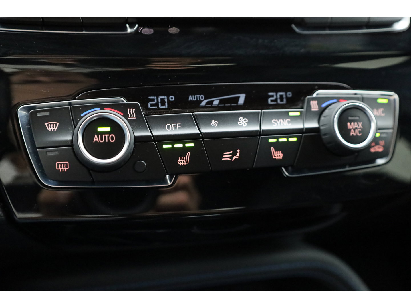 BMW X2 xDrive20i M sport | High Executive | Rijklaar!! | HUD | Cruise | Navi + Apple CarPlay | Camera | Stoelverw. | Elek. Achterklep