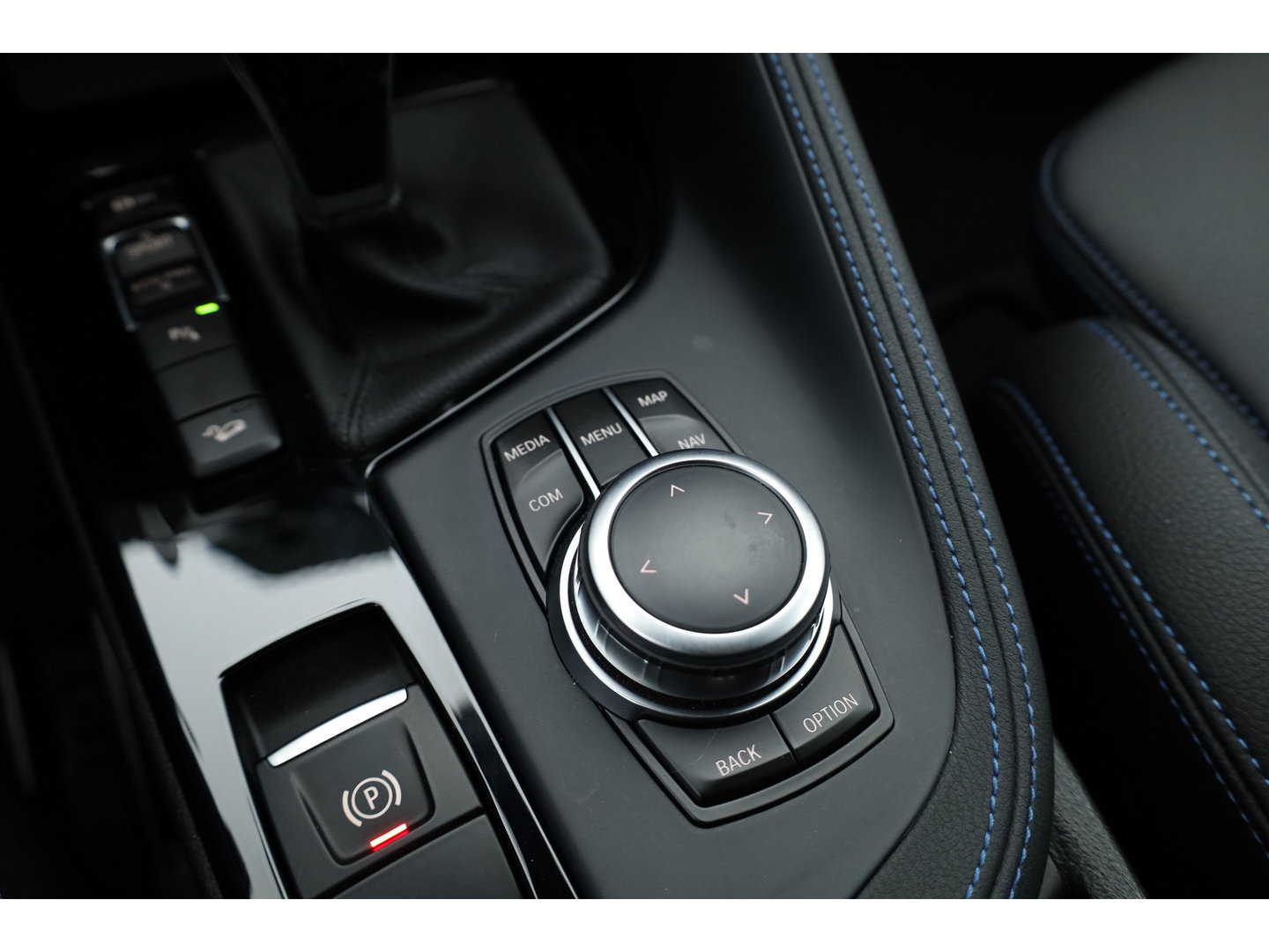 BMW X2 xDrive20i M sport | High Executive | Rijklaar!! | HUD | Cruise | Navi + Apple CarPlay | Camera | Stoelverw. | Elek. Achterklep
