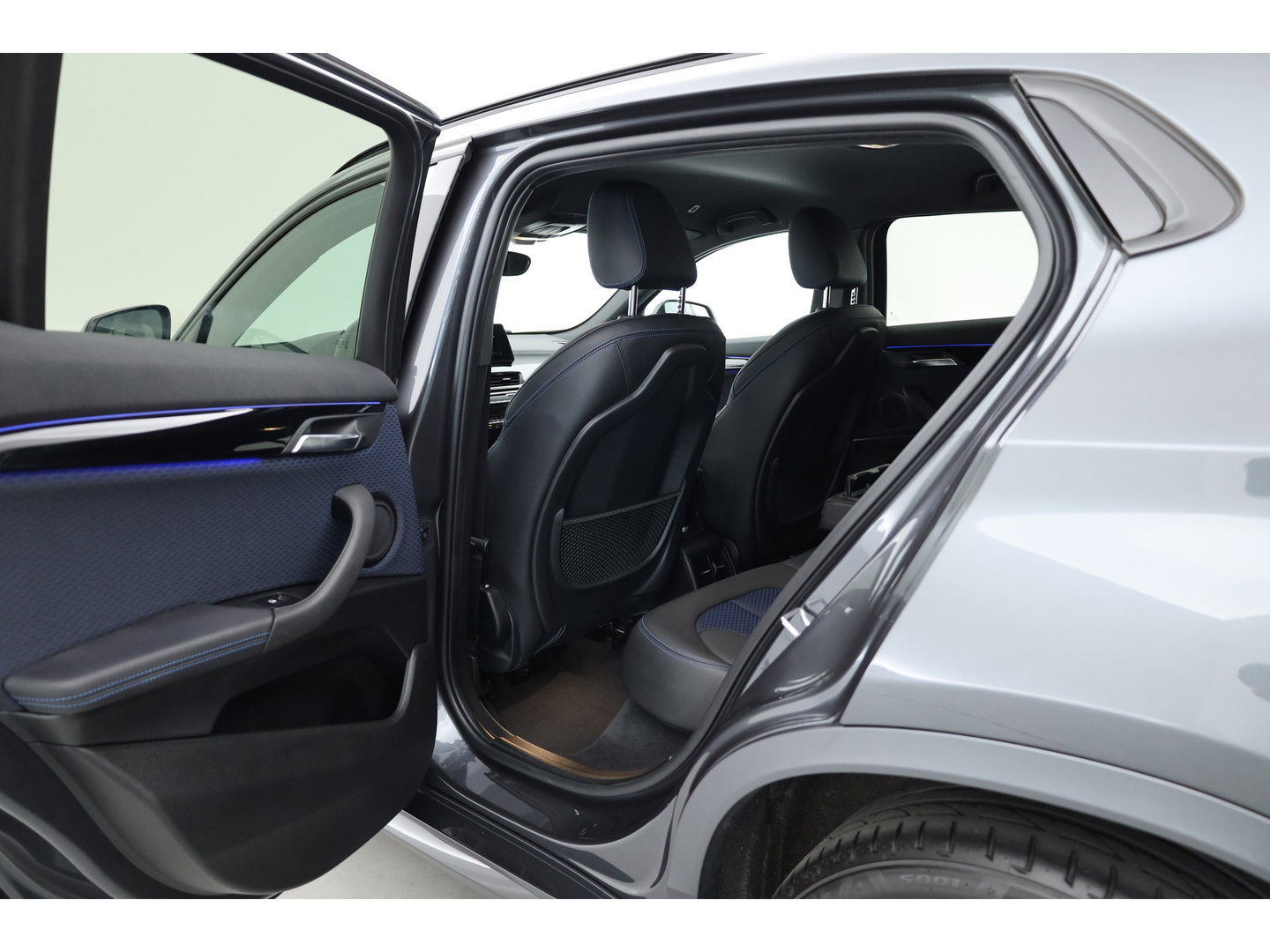 BMW X2 xDrive20i M sport | High Executive | Rijklaar!! | HUD | Cruise | Navi + Apple CarPlay | Camera | Stoelverw. | Elek. Achterklep