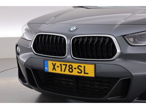 BMW X2 xDrive20i M sport | High Executive | Rijklaar!! | HUD | Cruise | Navi + Apple CarPlay | Camera | Stoelverw. | Elek. Achterklep