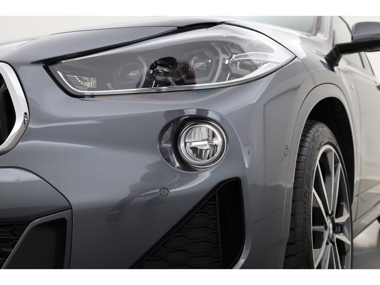 BMW X2 xDrive20i M sport | High Executive | Rijklaar!! | HUD | Cruise | Navi + Apple CarPlay | Camera | Stoelverw. | Elek. Achterklep