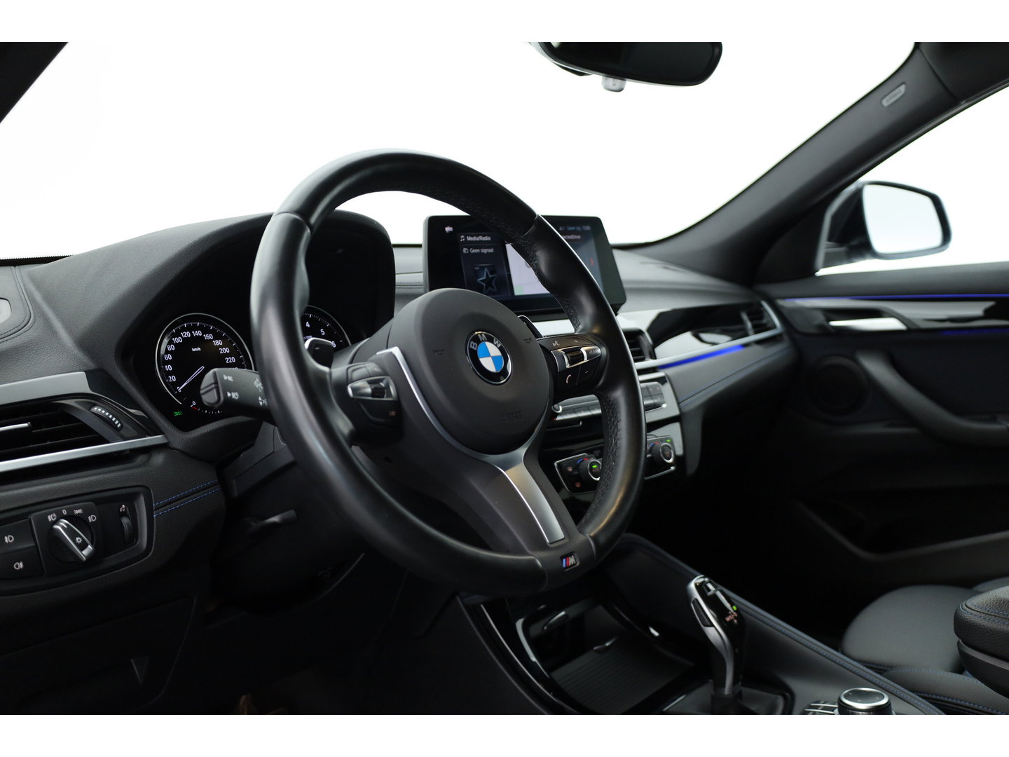 BMW X2 xDrive20i M sport | High Executive | Rijklaar!! | HUD | Cruise | Navi + Apple CarPlay | Camera | Stoelverw. | Elek. Achterklep