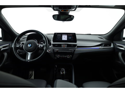 BMW X2 xDrive20i M sport | High Executive | Rijklaar!! | HUD | Cruise | Navi + Apple CarPlay | Camera | Stoelverw. | Elek. Achterklep