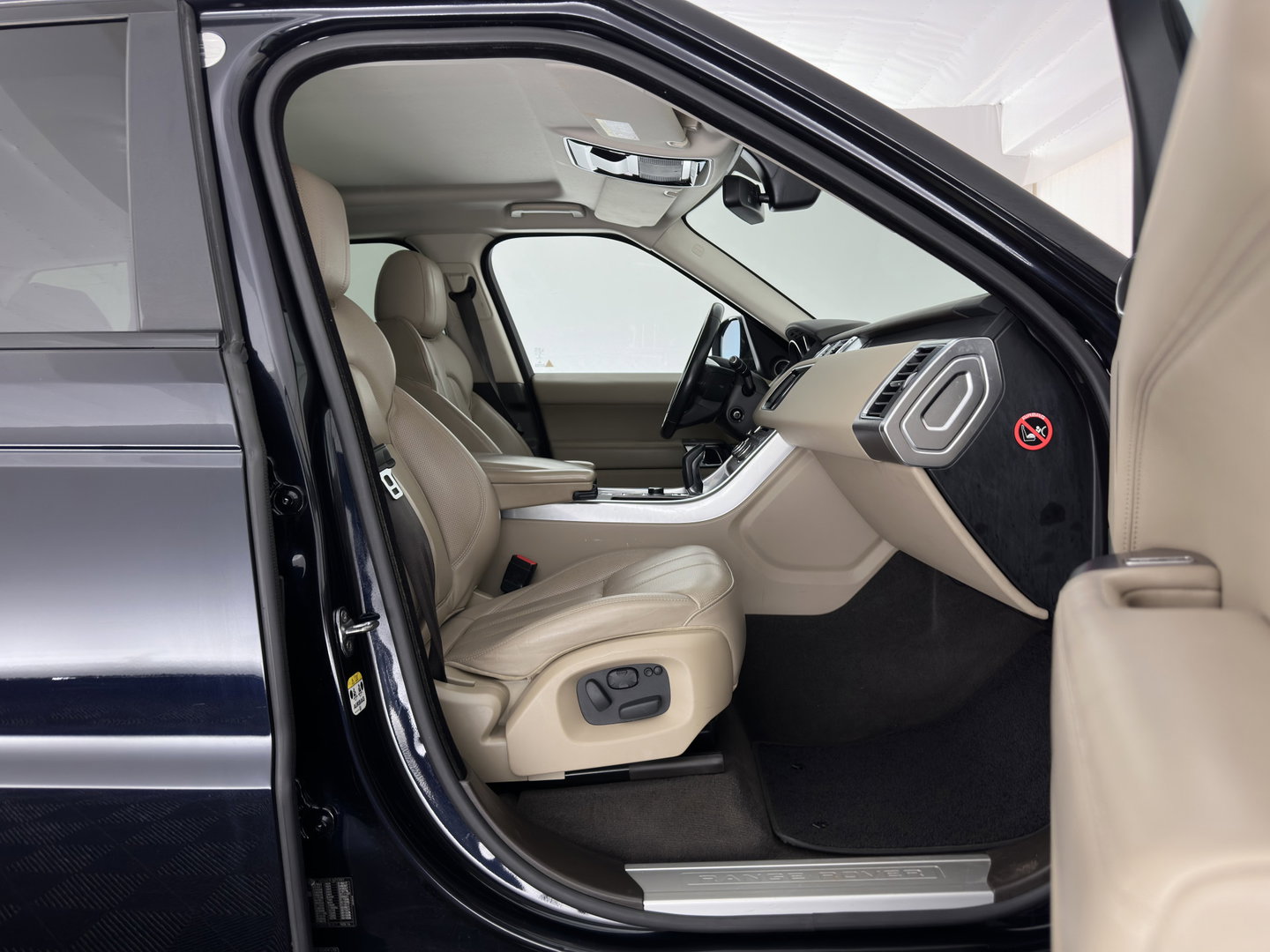 Land Rover Range Rover Sport 3.0 TDV6 HSE Dynamic Aut. *PANO | LEATHER | XENON | HEATED-COMFORTSEATS | NAVI-FULLMAP | KEYLESS | CAMERA | PRIVACY-GLASS | ECC | PDC | CRUISE | TOWBAR | 21''ALU*