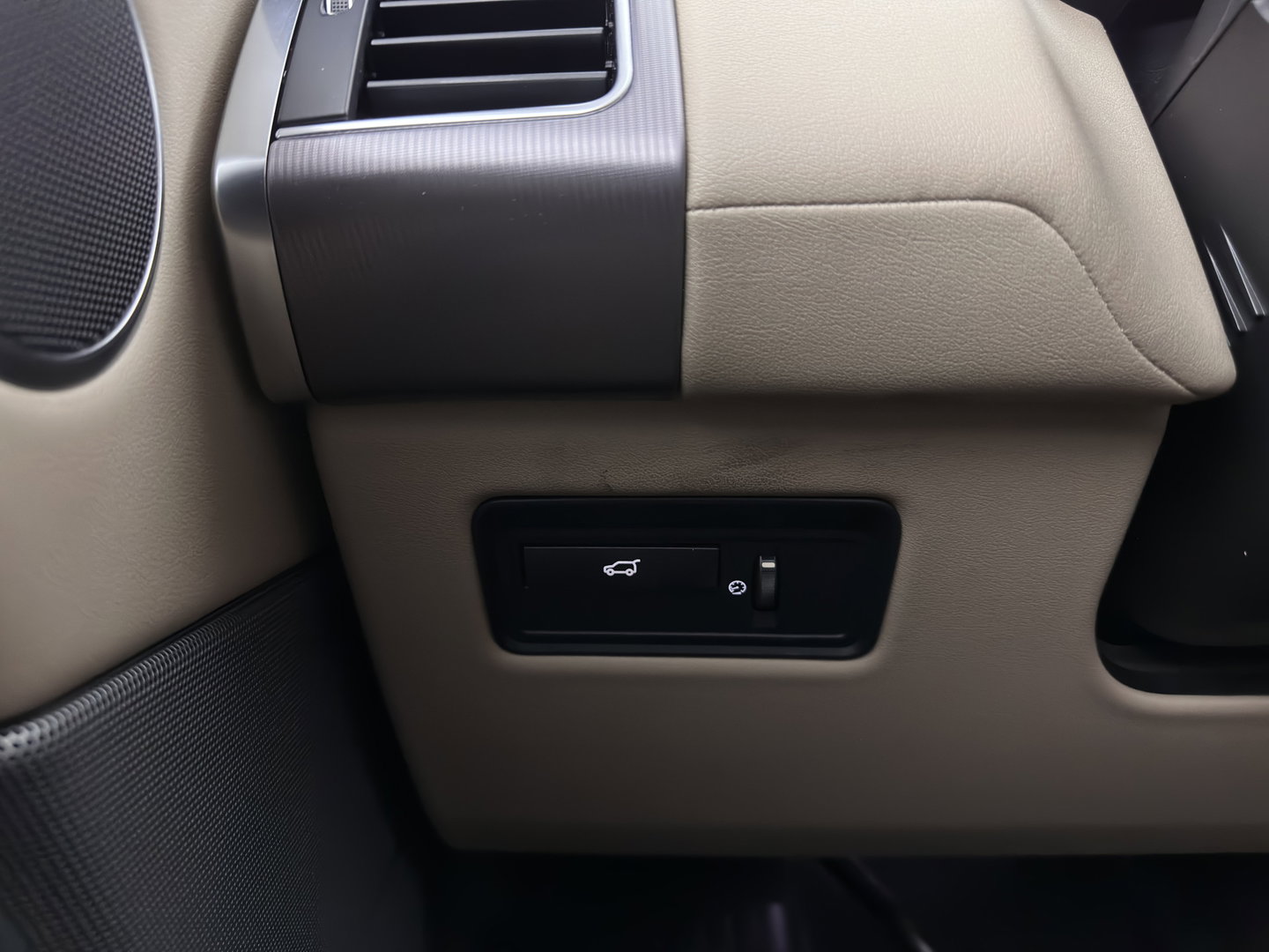 Land Rover Range Rover Sport 3.0 TDV6 HSE Dynamic Aut. *PANO | LEATHER | XENON | HEATED-COMFORTSEATS | NAVI-FULLMAP | KEYLESS | CAMERA | PRIVACY-GLASS | ECC | PDC | CRUISE | TOWBAR | 21''ALU*