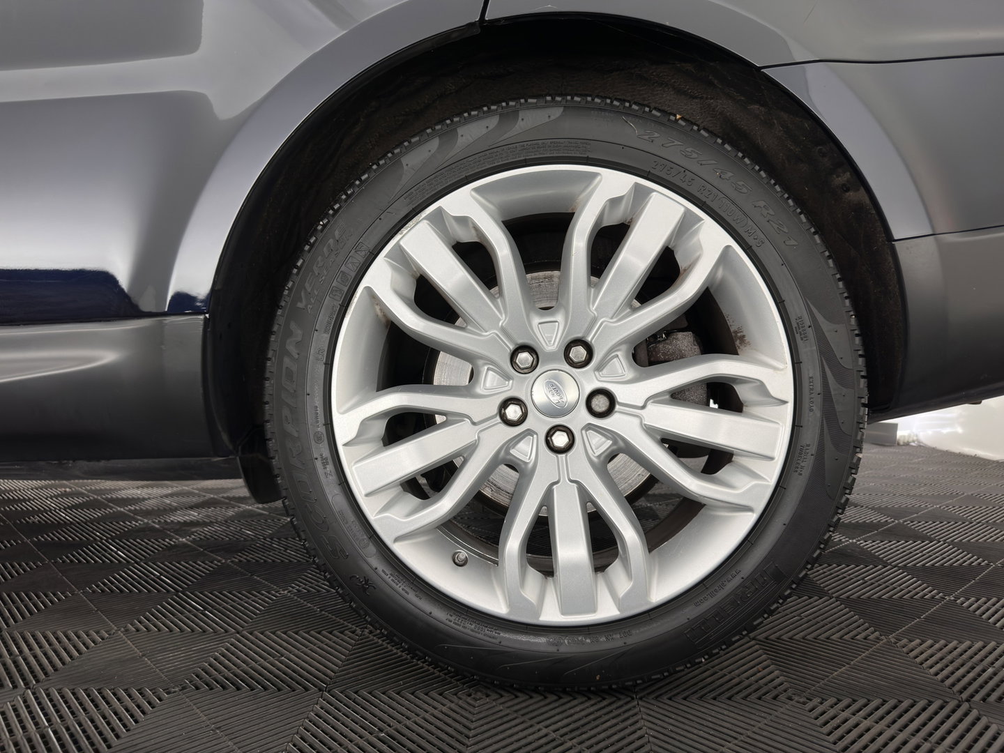 Land Rover Range Rover Sport 3.0 TDV6 HSE Dynamic Aut. *PANO | LEATHER | XENON | HEATED-COMFORTSEATS | NAVI-FULLMAP | KEYLESS | CAMERA | PRIVACY-GLASS | ECC | PDC | CRUISE | TOWBAR | 21''ALU*