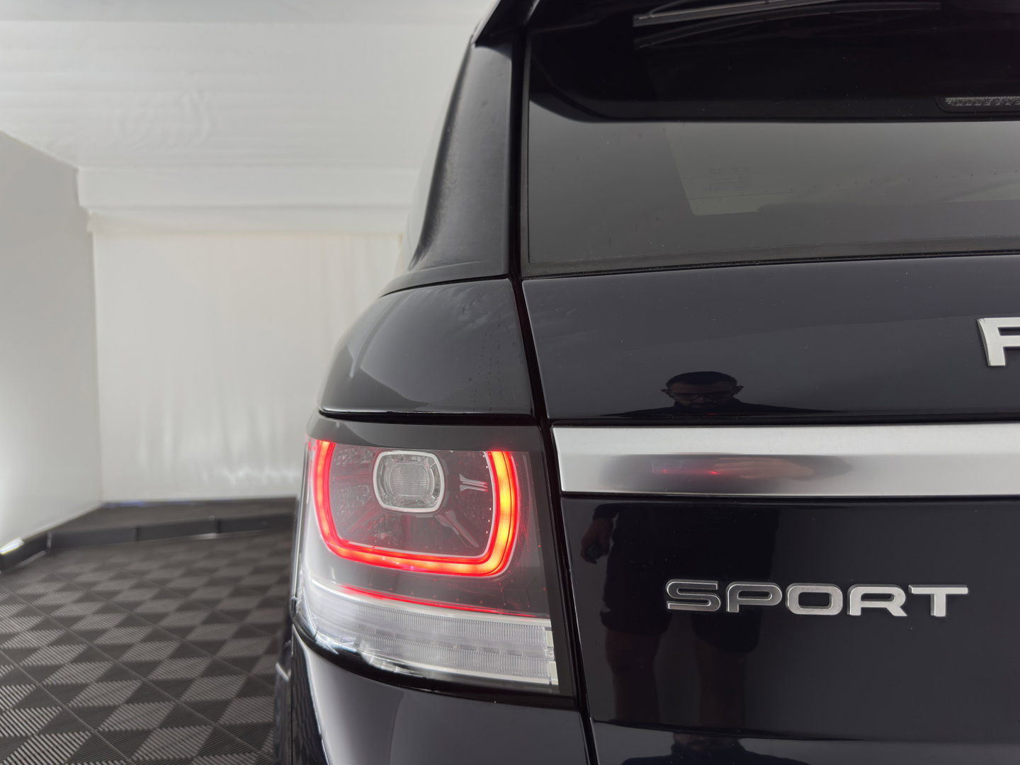Land Rover Range Rover Sport 3.0 TDV6 HSE Dynamic Aut. *PANO | LEATHER | XENON | HEATED-COMFORTSEATS | NAVI-FULLMAP | KEYLESS | CAMERA | PRIVACY-GLASS | ECC | PDC | CRUISE | TOWBAR | 21''ALU*