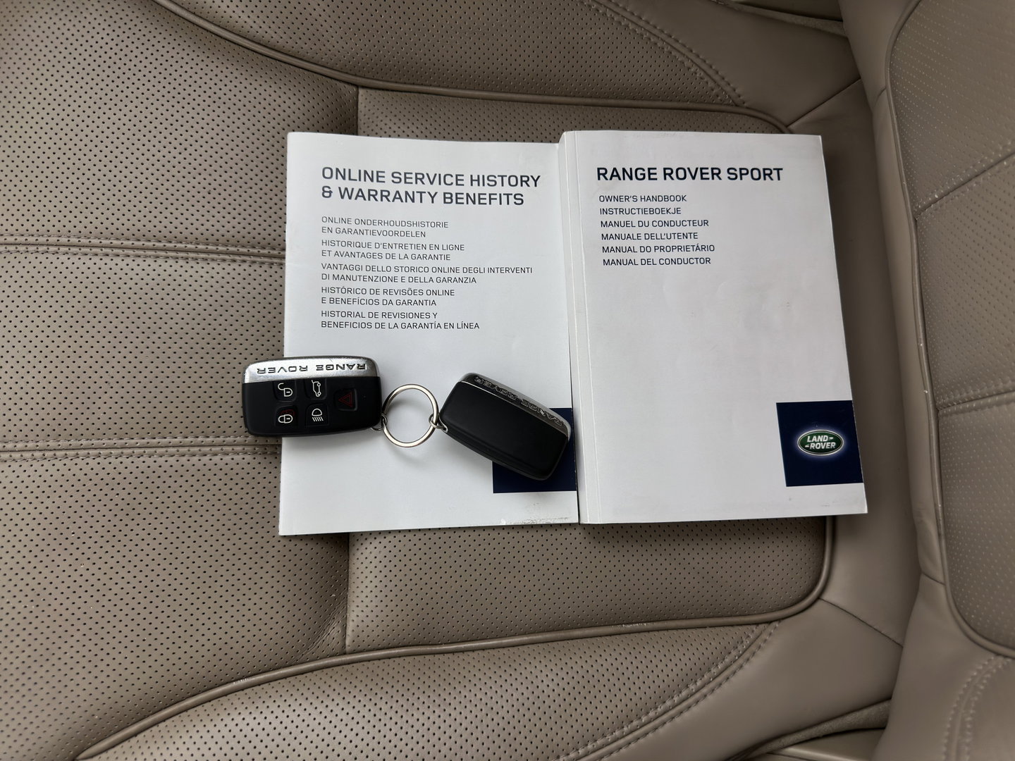 Land Rover Range Rover Sport 3.0 TDV6 HSE Dynamic Aut. *PANO | LEATHER | XENON | HEATED-COMFORTSEATS | NAVI-FULLMAP | KEYLESS | CAMERA | PRIVACY-GLASS | ECC | PDC | CRUISE | TOWBAR | 21''ALU*