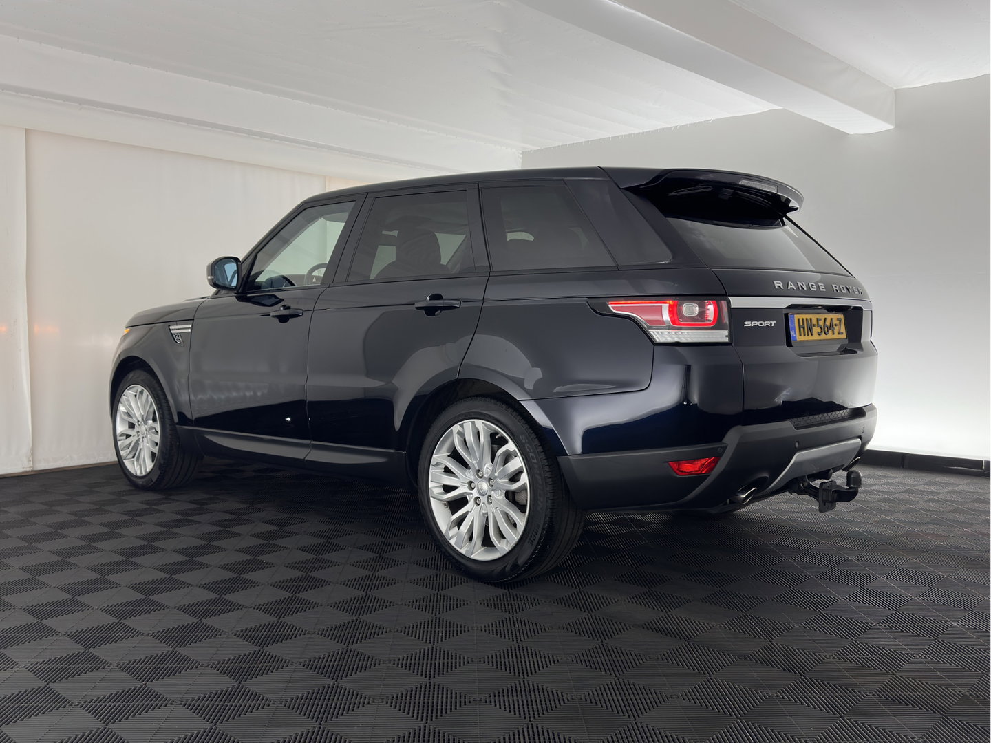 Land Rover Range Rover Sport 3.0 TDV6 HSE Dynamic Aut. *PANO | LEATHER | XENON | HEATED-COMFORTSEATS | NAVI-FULLMAP | KEYLESS | CAMERA | PRIVACY-GLASS | ECC | PDC | CRUISE | TOWBAR | 21''ALU*