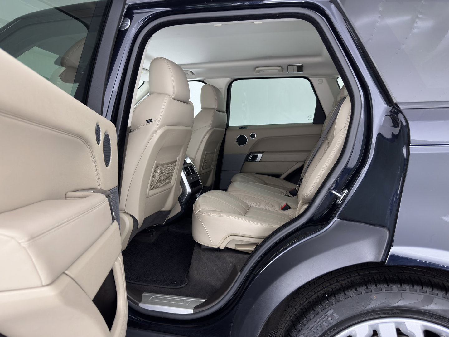 Land Rover Range Rover Sport 3.0 TDV6 HSE Dynamic Aut. *PANO | LEATHER | XENON | HEATED-COMFORTSEATS | NAVI-FULLMAP | KEYLESS | CAMERA | PRIVACY-GLASS | ECC | PDC | CRUISE | TOWBAR | 21''ALU*