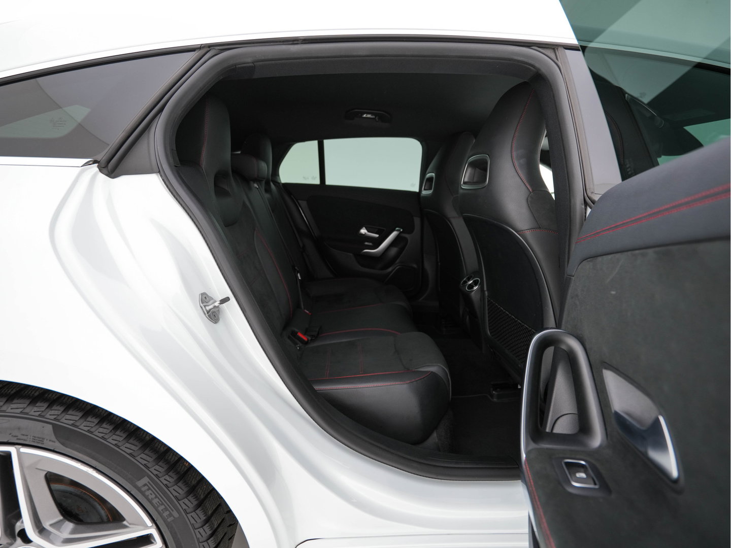 Mercedes-Benz CLA-Klasse Shooting Brake 200 AMG-Sportpack Business Solution (INCL-BTW) Aut. *LEATHER-MICROFIBRE | FULL-LED | HEATED-SPORTSEATS | DIGI-COCKPIT | DAB+ | NAVI-FULLMAP | CAMERA | PRIVACYGLASS | SHIFTPADDLES | 18''ALU*