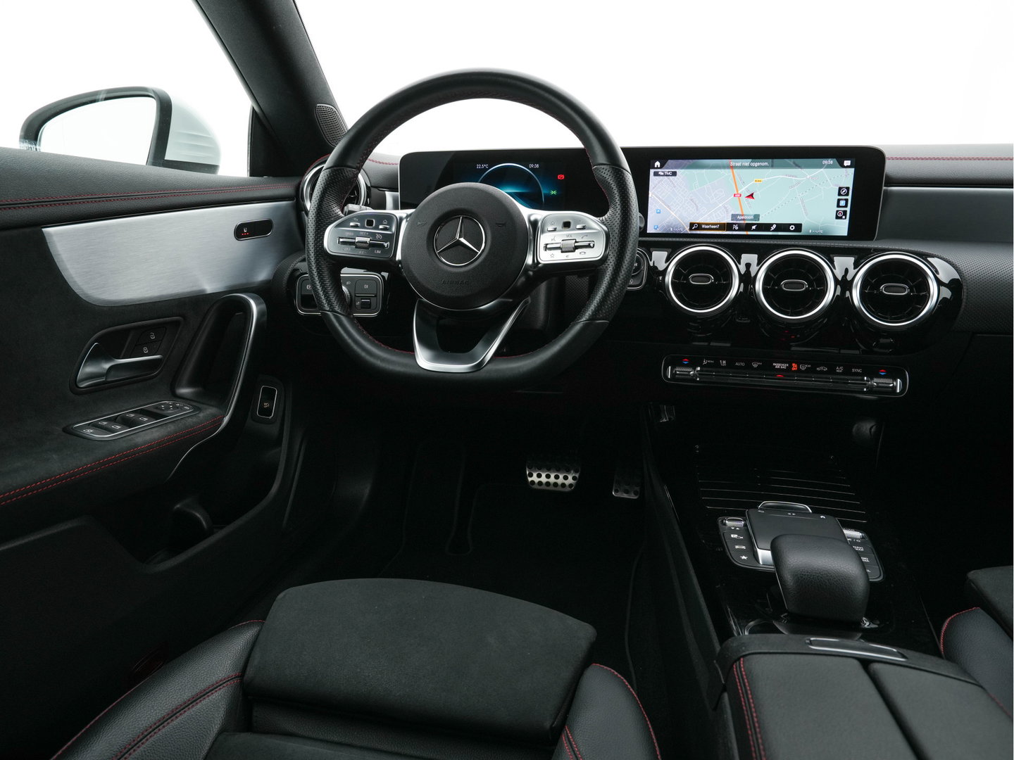 Mercedes-Benz CLA-Klasse Shooting Brake 200 AMG-Sportpack Business Solution (INCL-BTW) Aut. *LEATHER-MICROFIBRE | FULL-LED | HEATED-SPORTSEATS | DIGI-COCKPIT | DAB+ | NAVI-FULLMAP | CAMERA | PRIVACYGLASS | SHIFTPADDLES | 18''ALU*