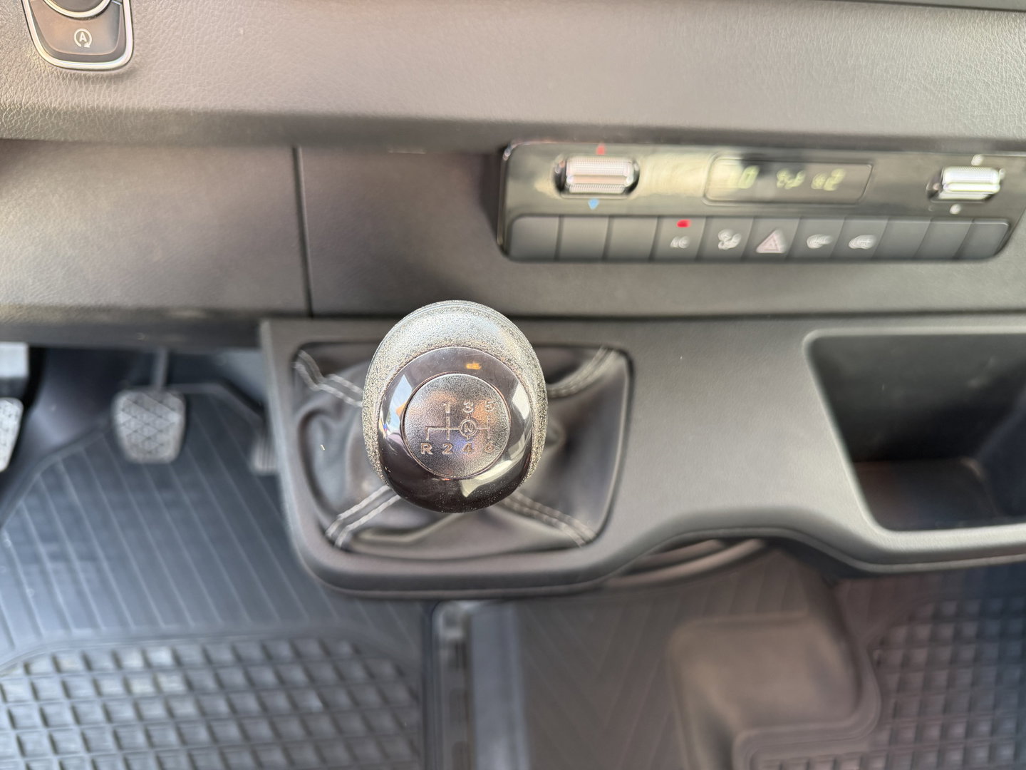 Mercedes-Benz Sprinter 315 1.9 CDI L2H2 RWD Functional / vaste prijs rijklaar € 27.950 ex btw / euro 6 / bpm vrij / imperial + trap / ingerichte laadruimte / lease vanaf € 456