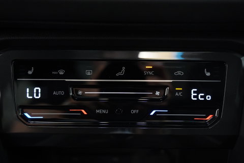 Volkswagen Tiguan 1.4 TSI eHybrid R-Line Business+ 360 Camera Head-Up Blindspot Leder (24 Maanden garantie* (Vraag naar de voorwaarden)