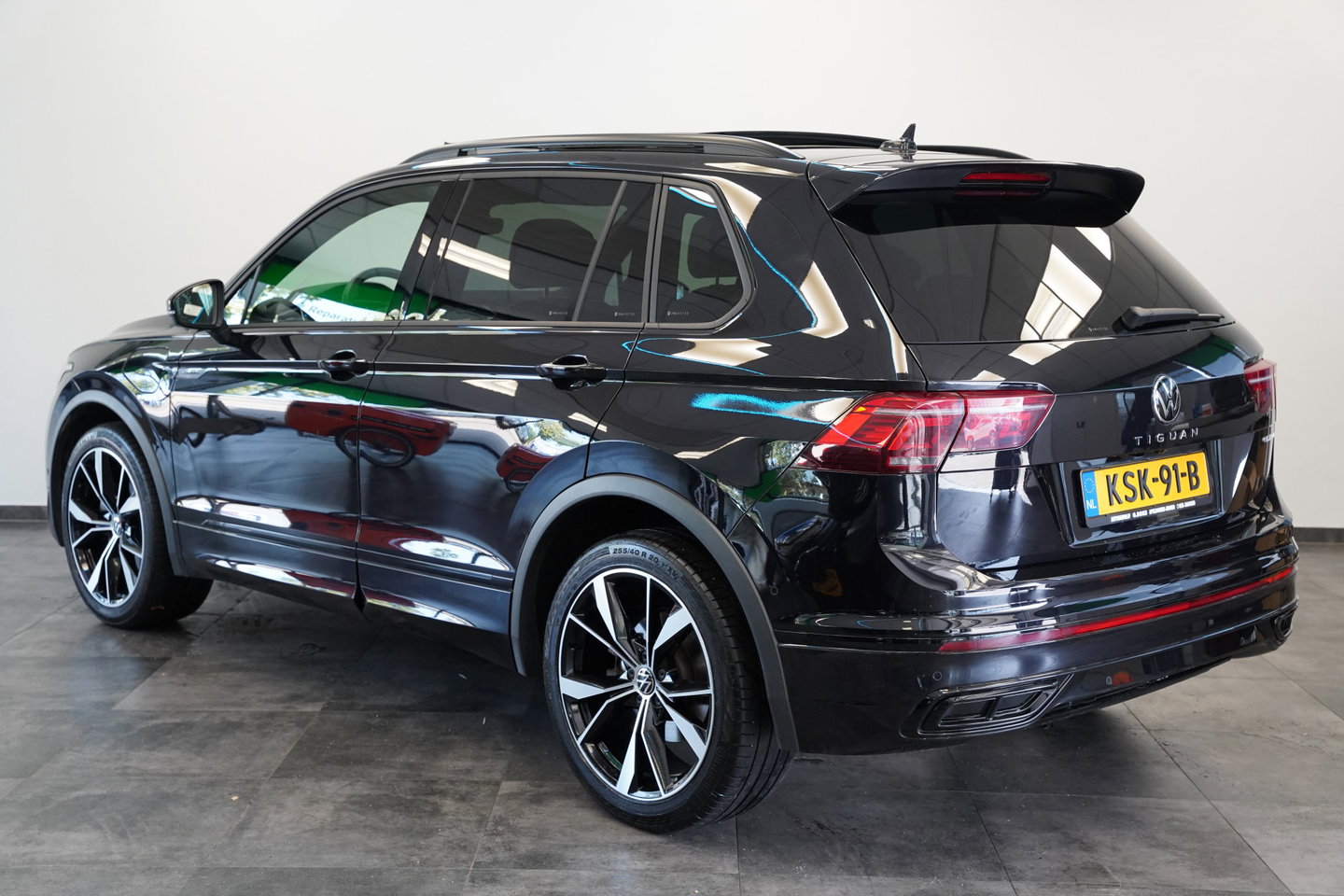 Volkswagen Tiguan 1.4 TSI eHybrid R-Line Business+ 360 Camera Head-Up Blindspot Leder (24 Maanden garantie* (Vraag naar de voorwaarden)
