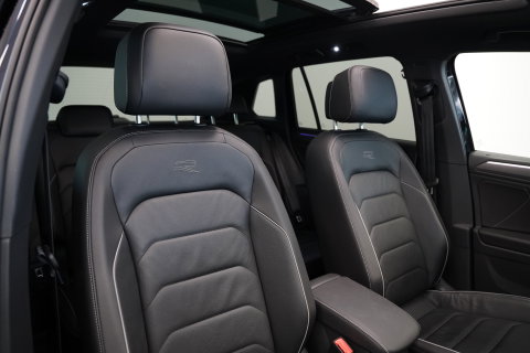 Volkswagen Tiguan 1.4 TSI eHybrid R-Line Business+ 360 Camera Head-Up Blindspot Leder (24 Maanden garantie* (Vraag naar de voorwaarden)