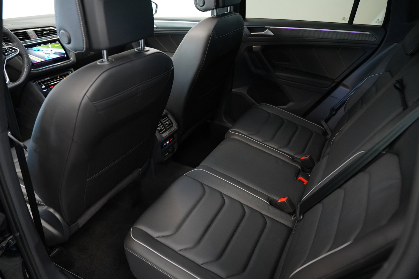 Volkswagen Tiguan 1.4 TSI eHybrid R-Line Business+ 360 Camera Head-Up Blindspot Leder (24 Maanden garantie* (Vraag naar de voorwaarden)