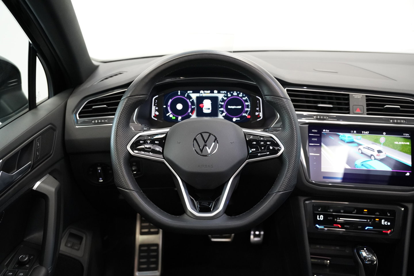 Volkswagen Tiguan 1.4 TSI eHybrid R-Line Business+ 360 Camera Head-Up Blindspot Leder (24 Maanden garantie* (Vraag naar de voorwaarden)