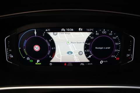 Volkswagen Tiguan 1.4 TSI eHybrid R-Line Business+ 360 Camera Head-Up Blindspot Leder (24 Maanden garantie* (Vraag naar de voorwaarden)